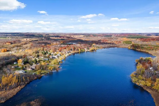 $325,000 | W1083 Lake Drive, Auburn, WI 53010