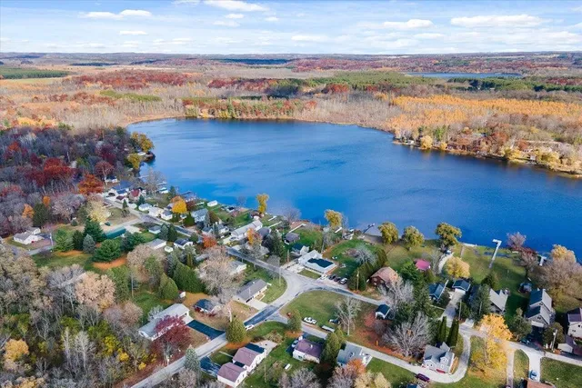 $325,000 | W1083 Lake Drive, Auburn, WI 53010