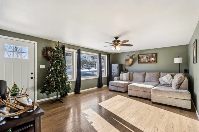 $325,000 | W1083 Lake Drive, Auburn, WI 53010