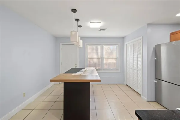 $2,280 | 102 Dixon Street, Unit 12, Providence, RI 02907