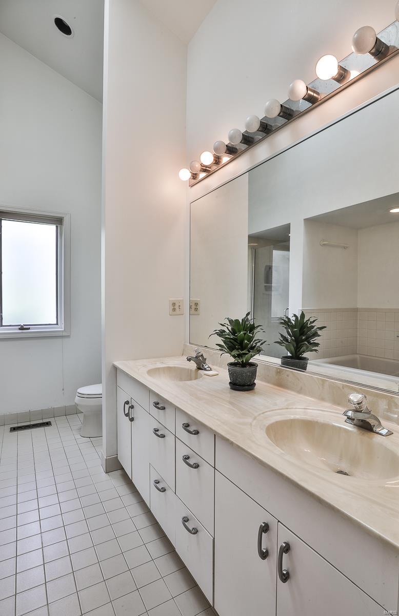 2 Lynnbrook Road St. Louis, MO 63131 - Photo 18 of 36 Gallery Image 18