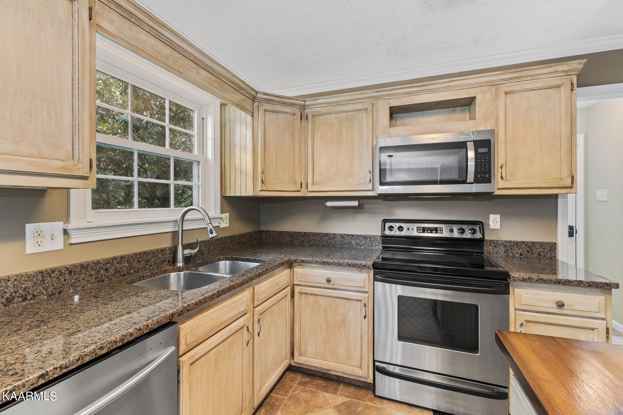 931 Pintail Road Knoxville, TN 37934 - Photo 19 of 51 a kitchen with granite countertop a sink stainless steel appliances and cabinets
