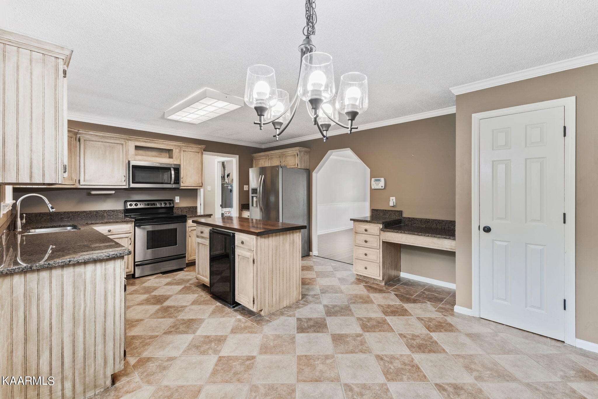 931 Pintail Road Knoxville, TN 37934 - Photo 20 of 51 a kitchen with stainless steel appliances granite countertop a stove top oven a sink dishwasher a dining table and chairs with wooden floor