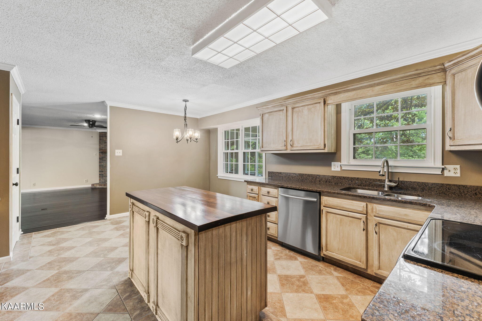 931 Pintail Road Knoxville, TN 37934 - Photo 21 of 51 a kitchen that has a sink a stove and a refrigerator