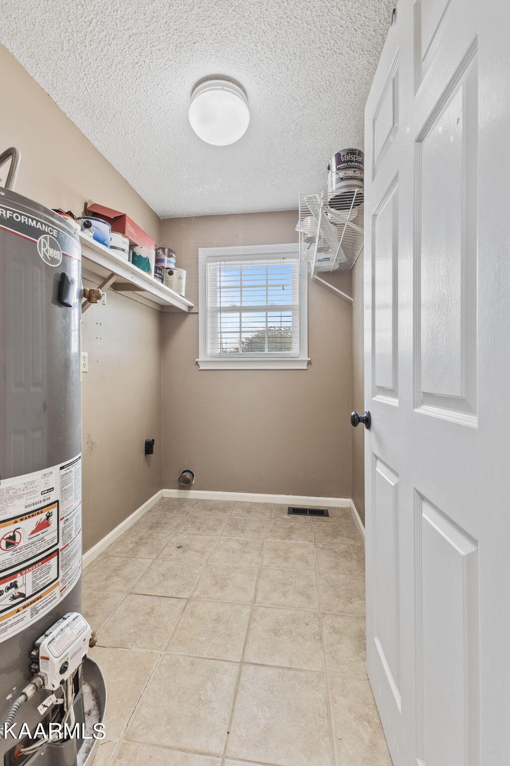 931 Pintail Road Knoxville, TN 37934 - Photo 23 of 51 a view of a room with rack and windows