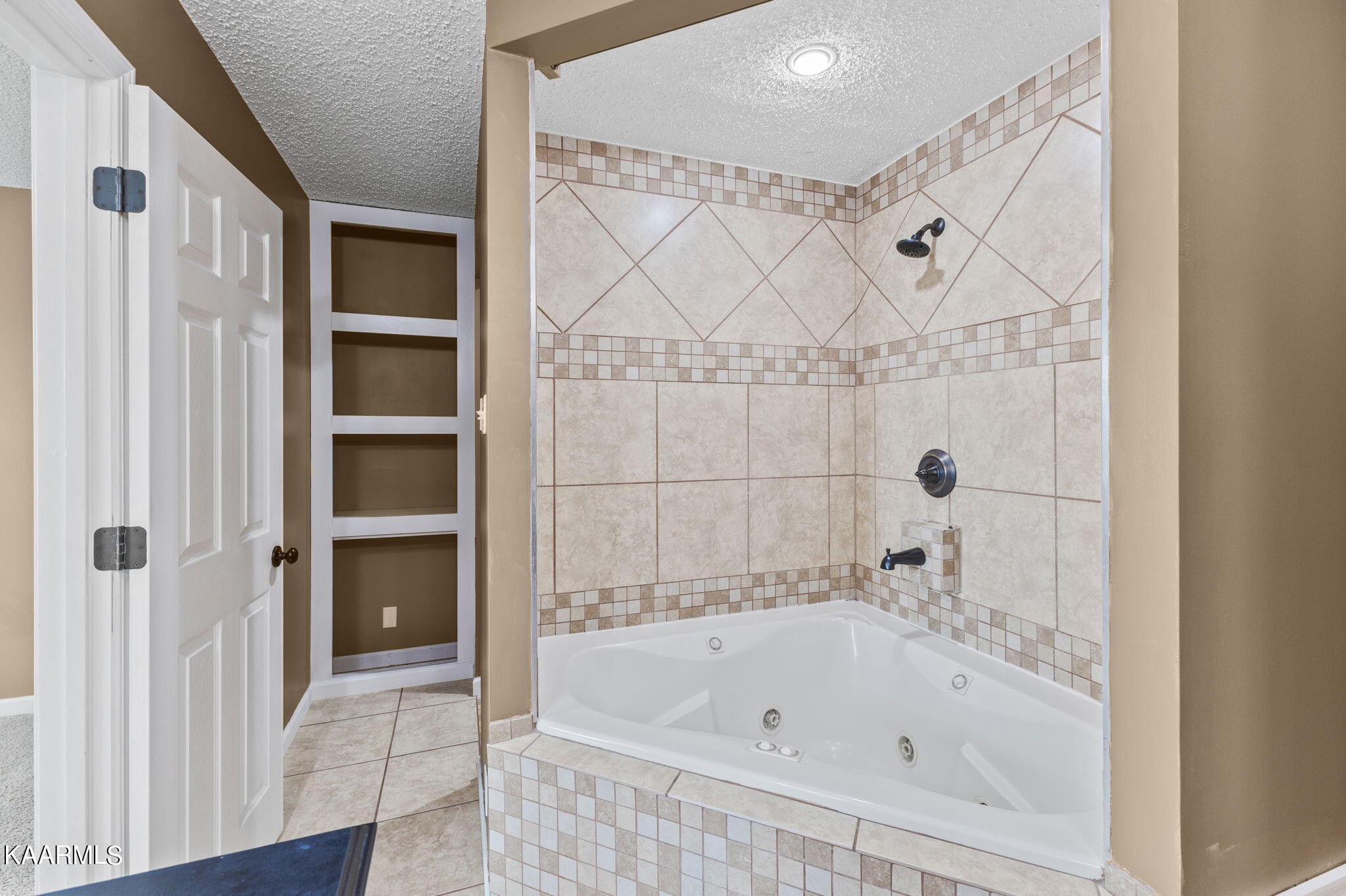 931 Pintail Road Knoxville, TN 37934 - Photo 29 of 51 a bathroom with a bathtub and a shower