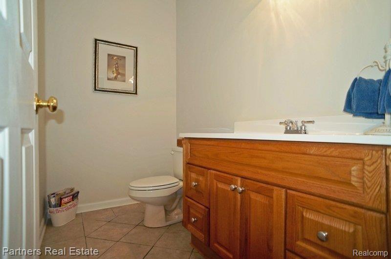 10001 Oak Grove Road Howell, MI 48855 - Photo 18 of 25 Lower Level Lavatory.JPG