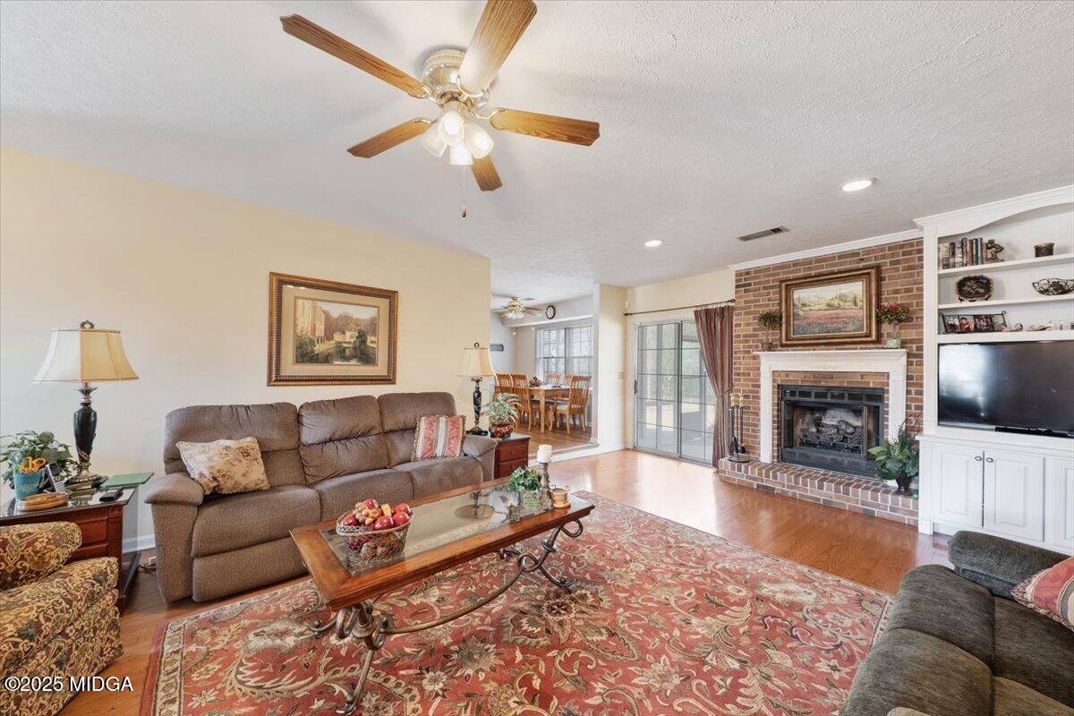 530 Stone Edge Road Macon, GA 31210 - Photo 15 of 45 Living Room