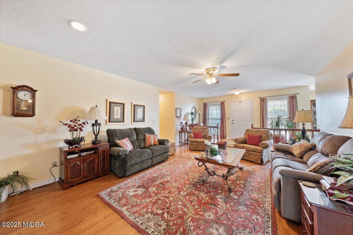 530 Stone Edge Road Macon, GA 31210 - Photo 16 of 45 Living Room
