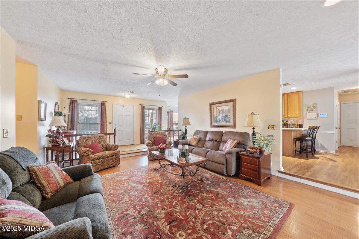 530 Stone Edge Road Macon, GA 31210 - Photo 17 of 45 Living Room
