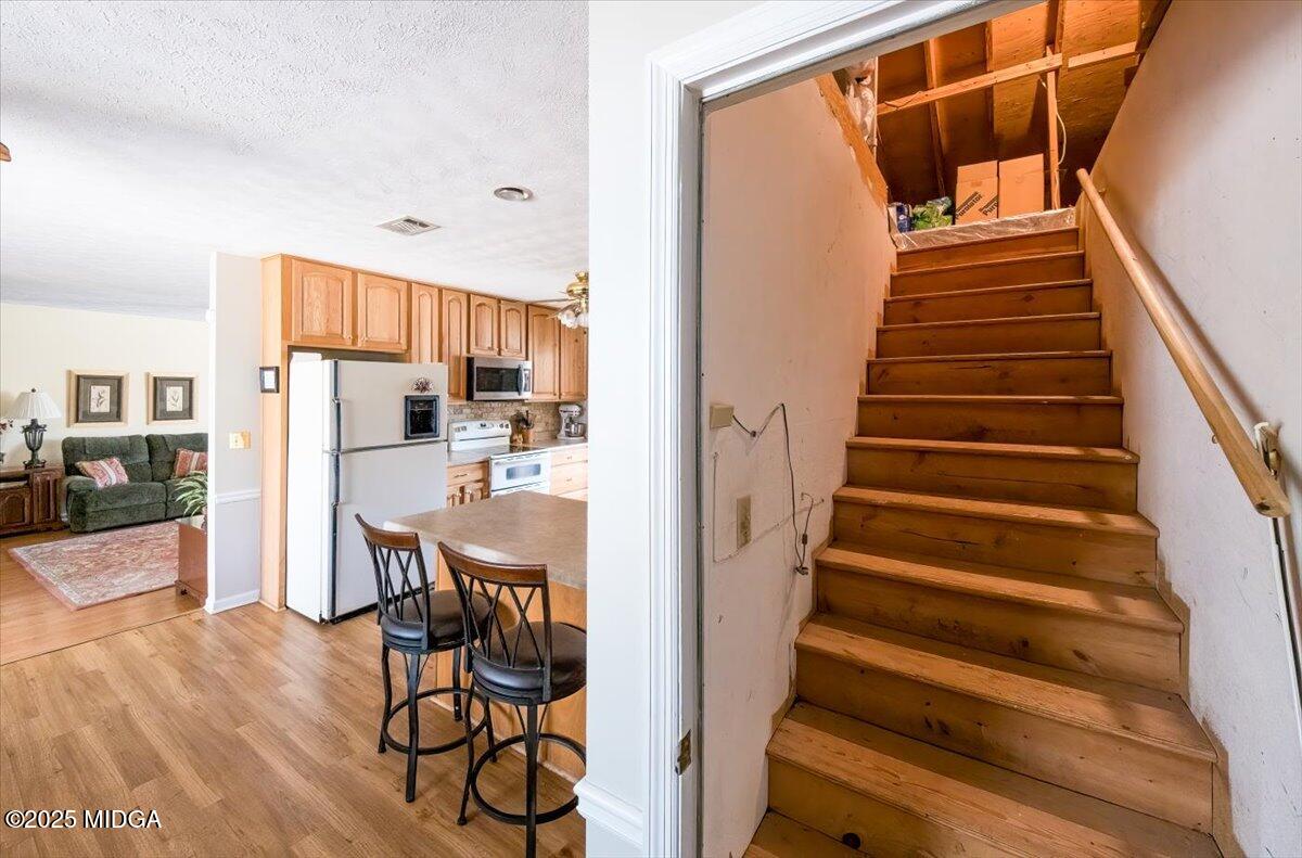 530 Stone Edge Road Macon, GA 31210 - Photo 10 of 45 Kitchen / Walk Up Attic