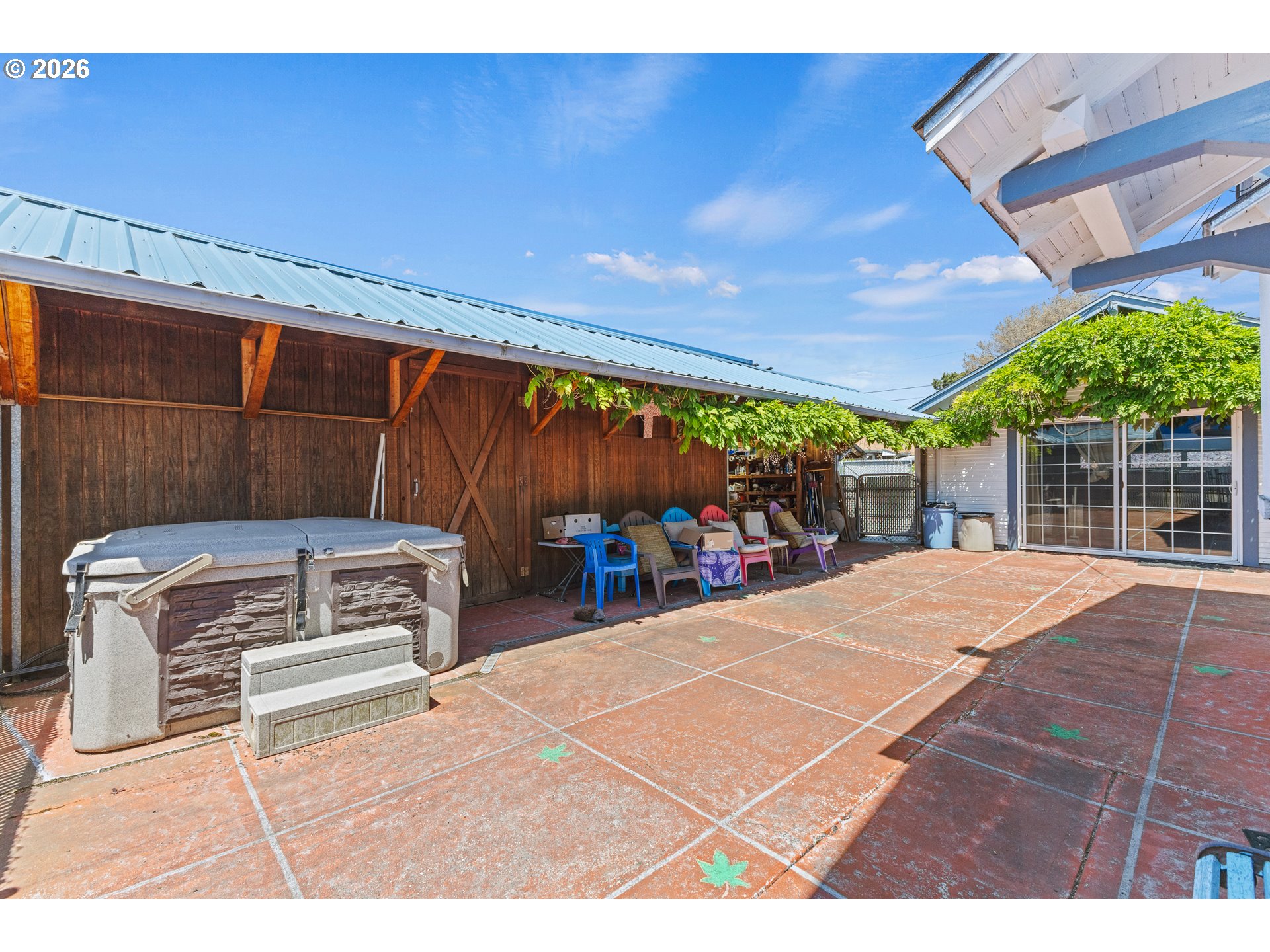 208 7th Street Myrtle Point, OR 97458 - Photo 6 of 48 a view of a backyard