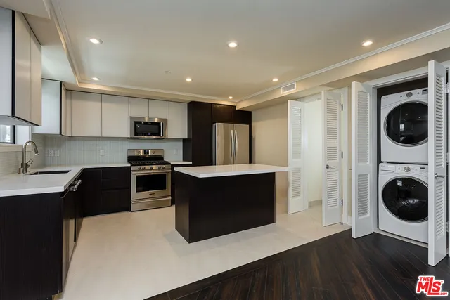 $6,150 | 1211 9th Street, Unit 200, Santa Monica, CA 90401