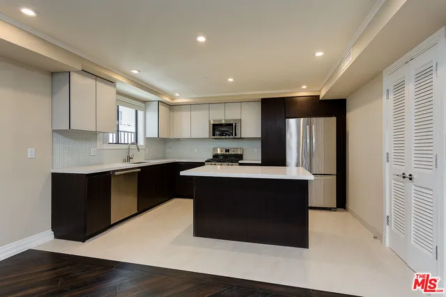 $6,150 | 1211 9th Street, Unit 200, Santa Monica, CA 90401