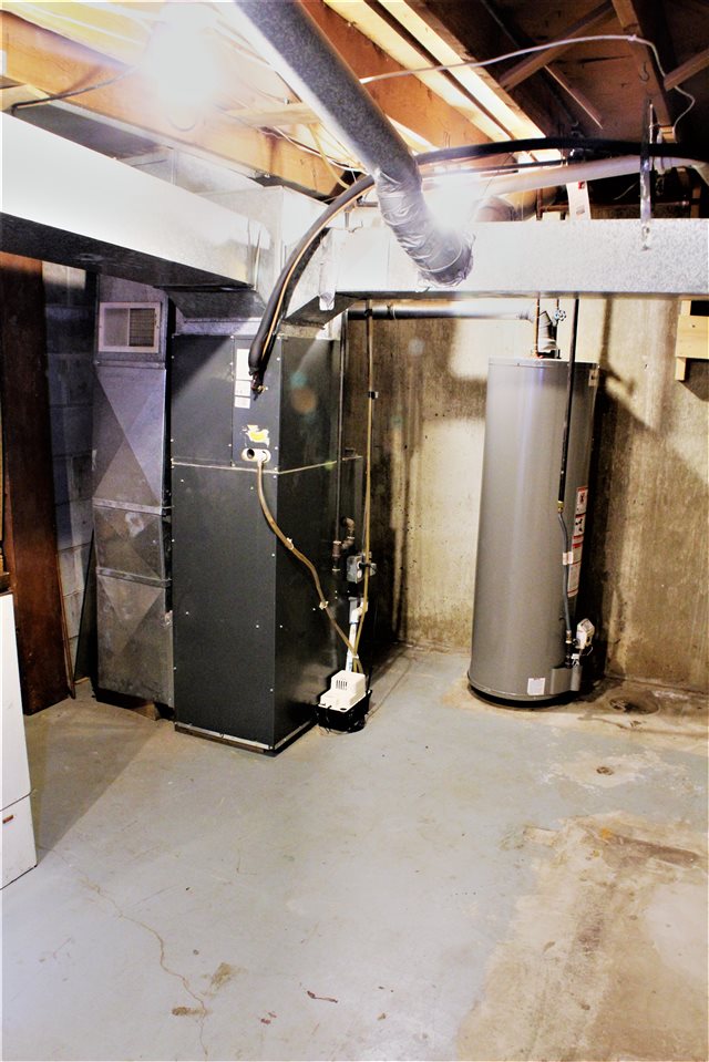 10619 Grover Oaks Road Roscoe, IL 61073 - Photo 24 of 24 a view of water heater room