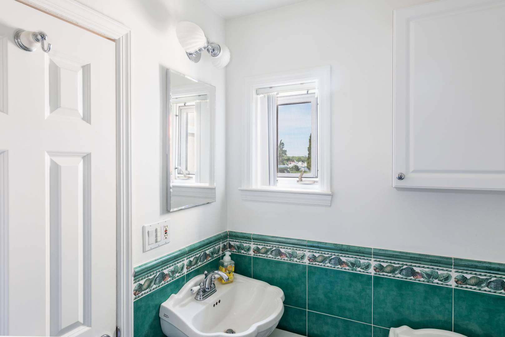 47 Rampasture Road, Unit D Hampton Bays, NY 11946 - Photo 7 of 11 Gallery Image 7