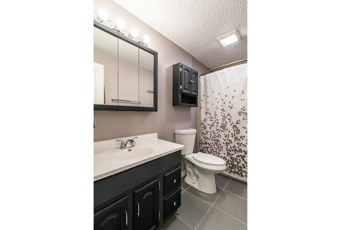 2542 Middle Road Davenport, IA 52803 - Photo 2 of 12 Gallery Image 2
