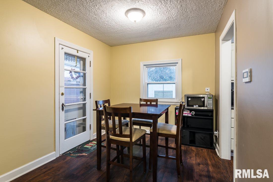 2542 Middle Road Davenport, IA 52803 - Photo 6 of 12 Gallery Image 6