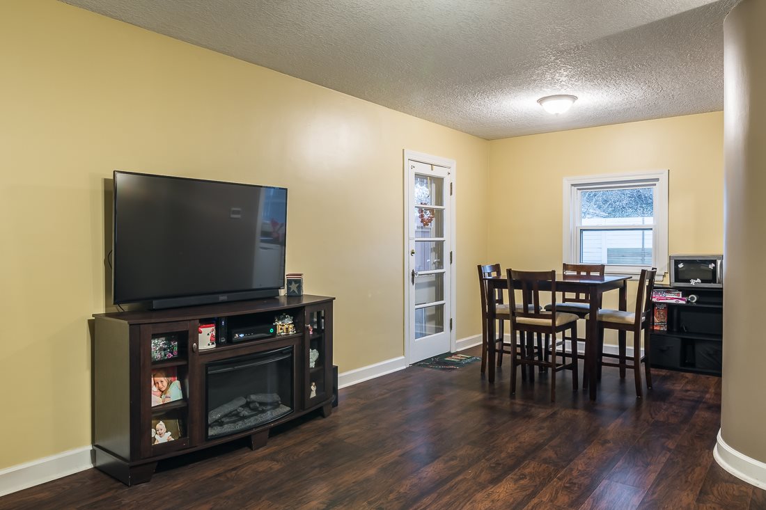2542 Middle Road Davenport, IA 52803 - Photo 7 of 12 Gallery Image 7