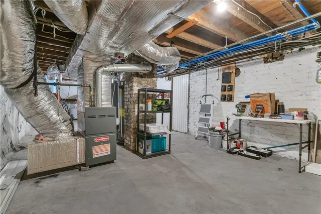 $2,400 | 382 Orms Street, Unit 1, Providence, RI 02908