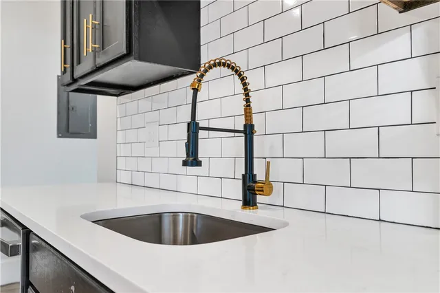 $2,400 | 382 Orms Street, Unit 1, Providence, RI 02908