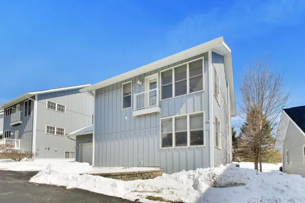 $799,000 | 475 Mill Street, Fontana, WI 53125