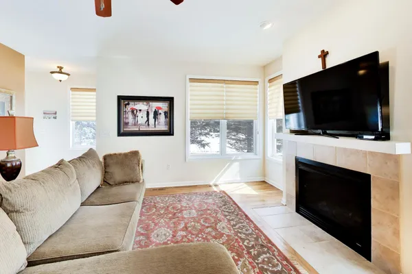 $799,000 | 475 Mill Street, Fontana, WI 53125