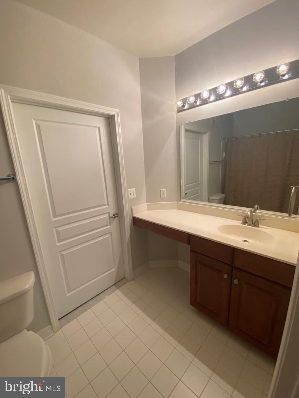 12001 Market Street, Unit 206 Reston, VA 20190 - Photo 16 of 22 Primary Full Bathroom