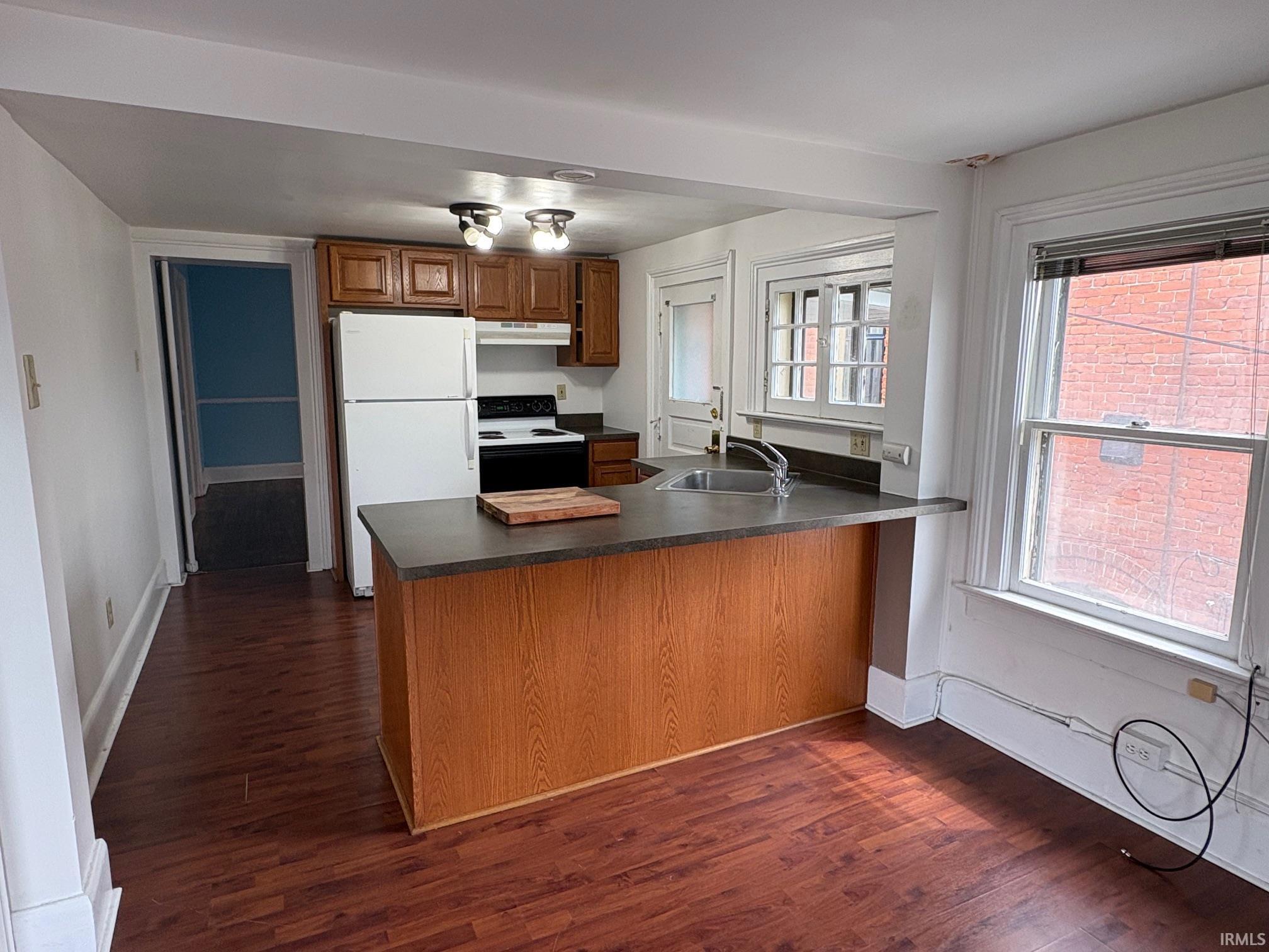 511 West Wayne Street, Unit 201 Fort Wayne, IN 46802 - Photo 2 of 8