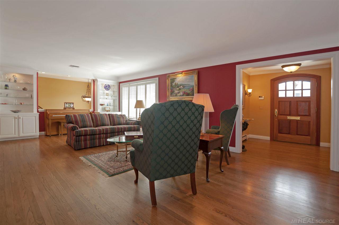 294 Stephens Road Grosse Pointe, MI 48236 - Photo 3 of 42 31317567-2.JPG