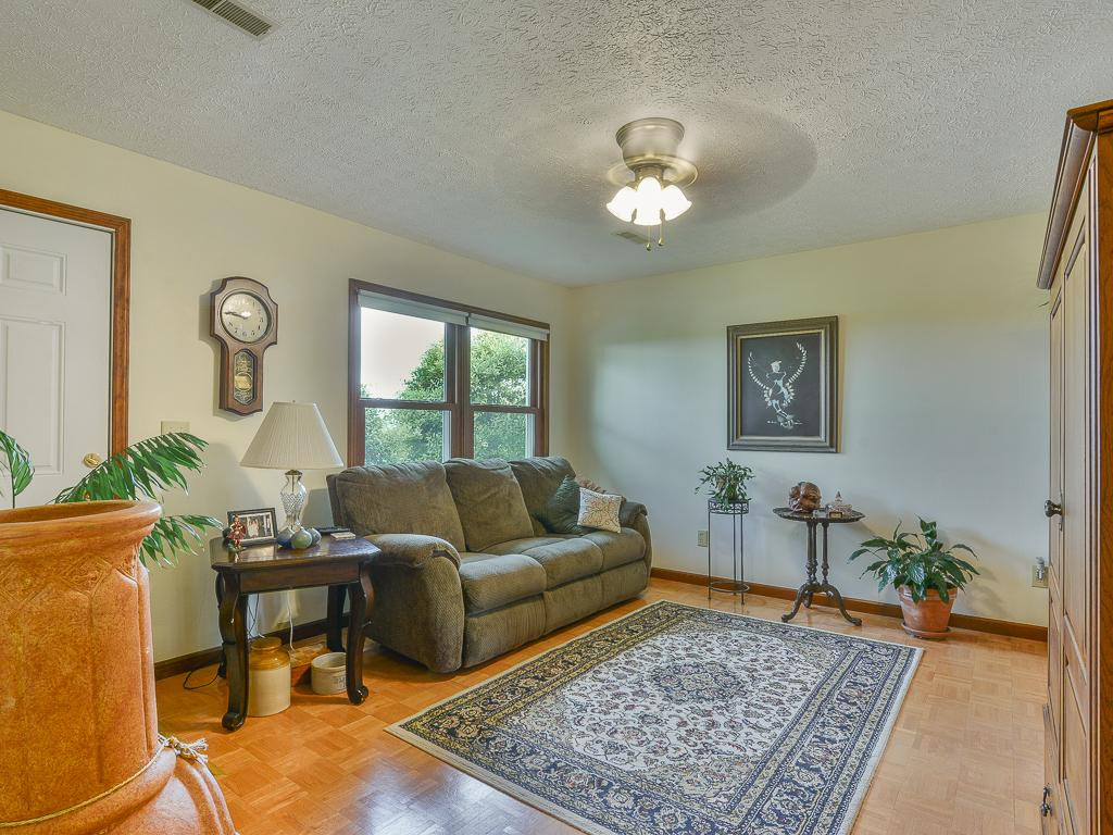 297 Leesburg Road Telford, TN 37690 - Photo 6 of 36 Bright and airy Living Room