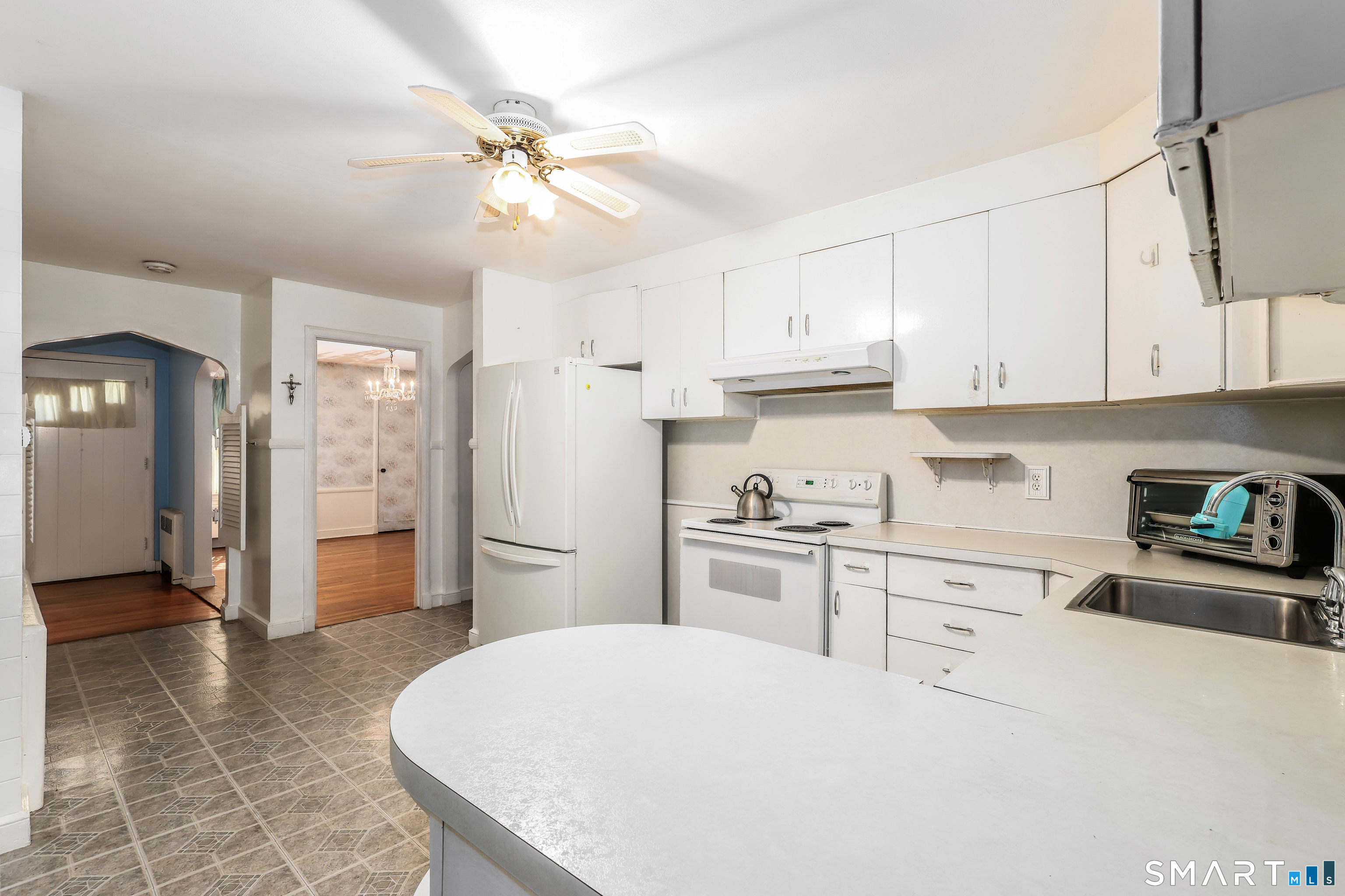 124 Chestnut Hill Road Trumbull, CT 06611 - Photo 5 of 38 Gallery Image 5