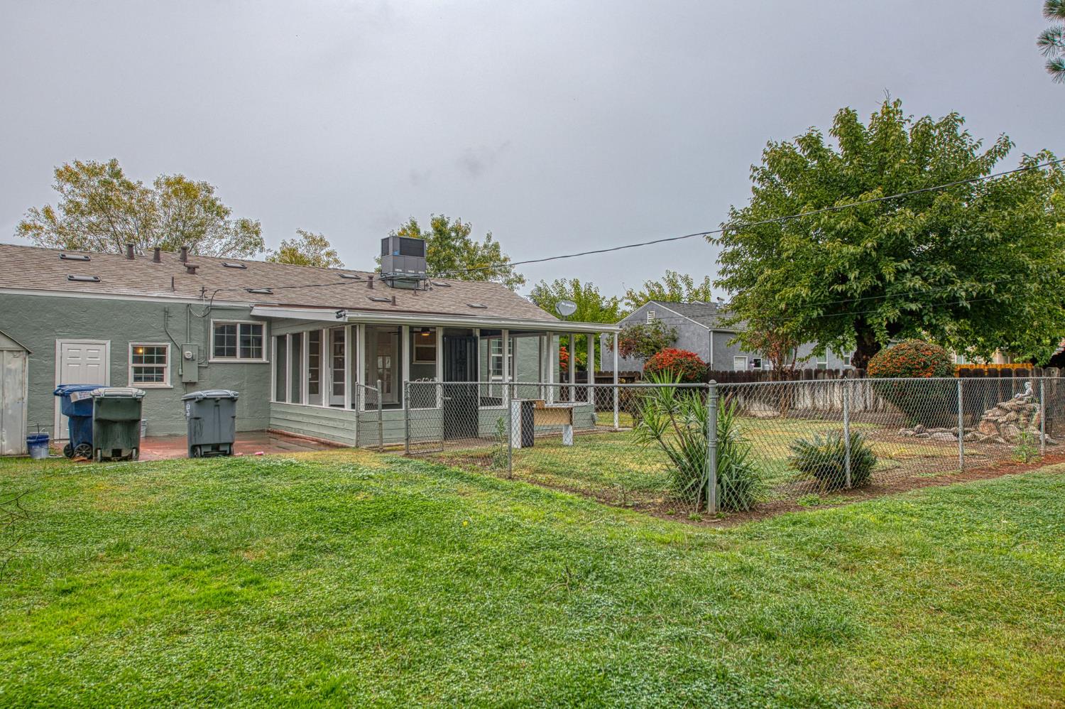 517 Rotan Avenue Madera, CA 93637 - Photo 26 of 32 a view of a house with a yard and sitting area