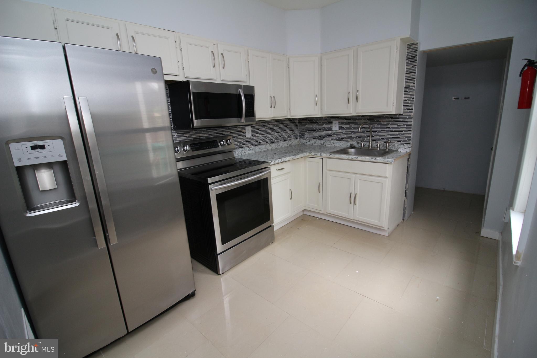 651 Locust Street Reading, PA 19604 - Photo 5 of 14 Gallery Image 5