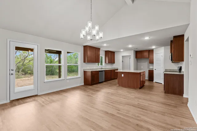 $425,750 | 117 Sylas Hayes Loop, Pleasanton, TX 78064