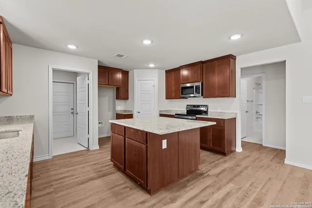 $425,750 | 117 Sylas Hayes Loop, Pleasanton, TX 78064