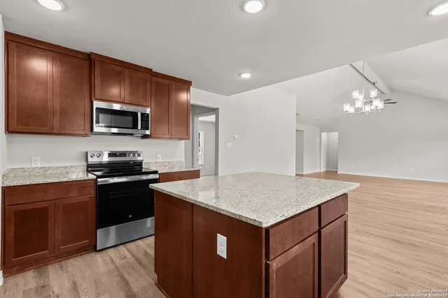 $425,750 | 117 Sylas Hayes Loop, Pleasanton, TX 78064