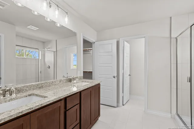 $425,750 | 117 Sylas Hayes Loop, Pleasanton, TX 78064