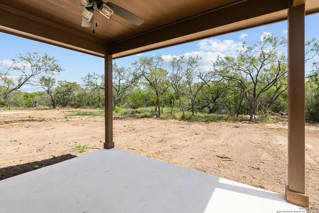 $425,750 | 117 Sylas Hayes Loop, Pleasanton, TX 78064