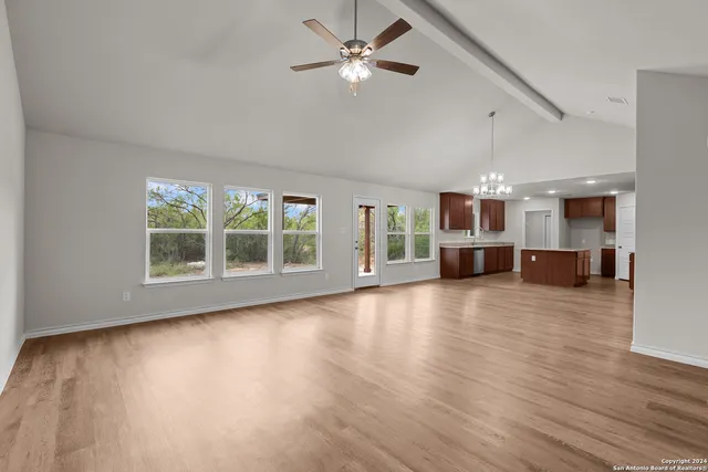 $425,750 | 117 Sylas Hayes Loop, Pleasanton, TX 78064