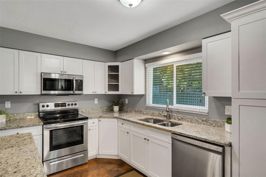3400 Rugby Court Palm Harbor, FL 34684 - Photo 8 of 68
