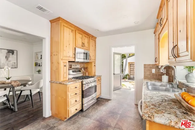 $1,549,000 | 4940 Arcola Avenue, North Hollywood, CA 91601