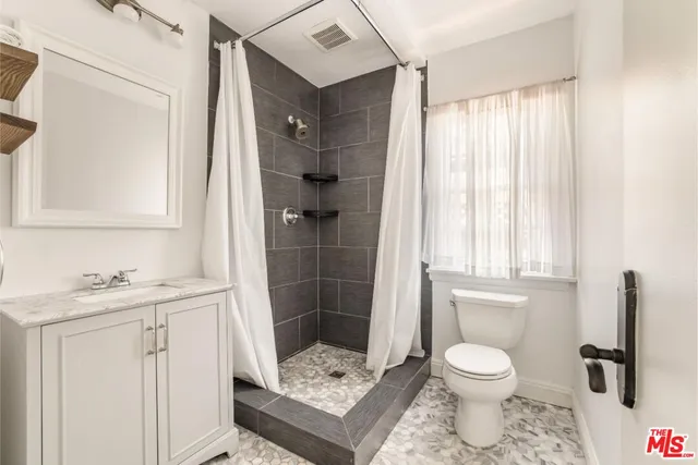 $1,549,000 | 4940 Arcola Avenue, North Hollywood, CA 91601