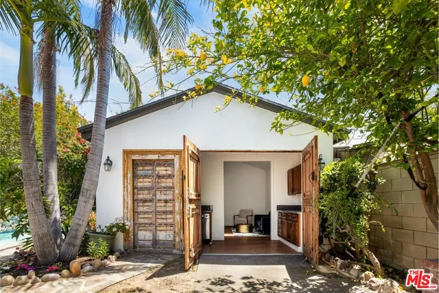 $1,549,000 | 4940 Arcola Avenue, North Hollywood, CA 91601