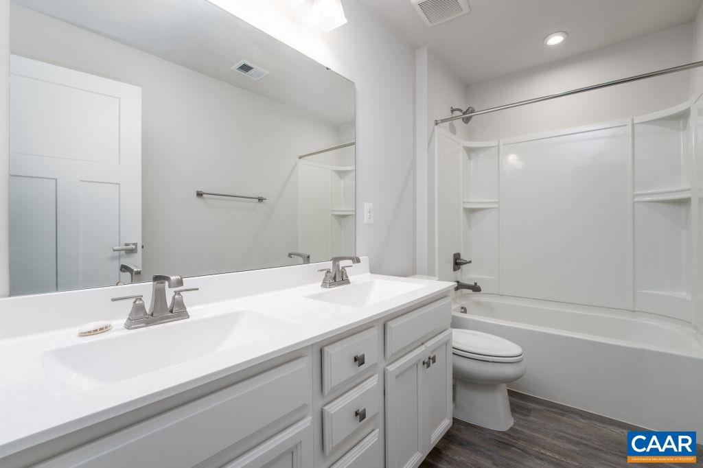 117 Island Hill Road Palmyra, VA 22963 - Photo 31 of 34 a bathroom with a sink toilet tub and shower