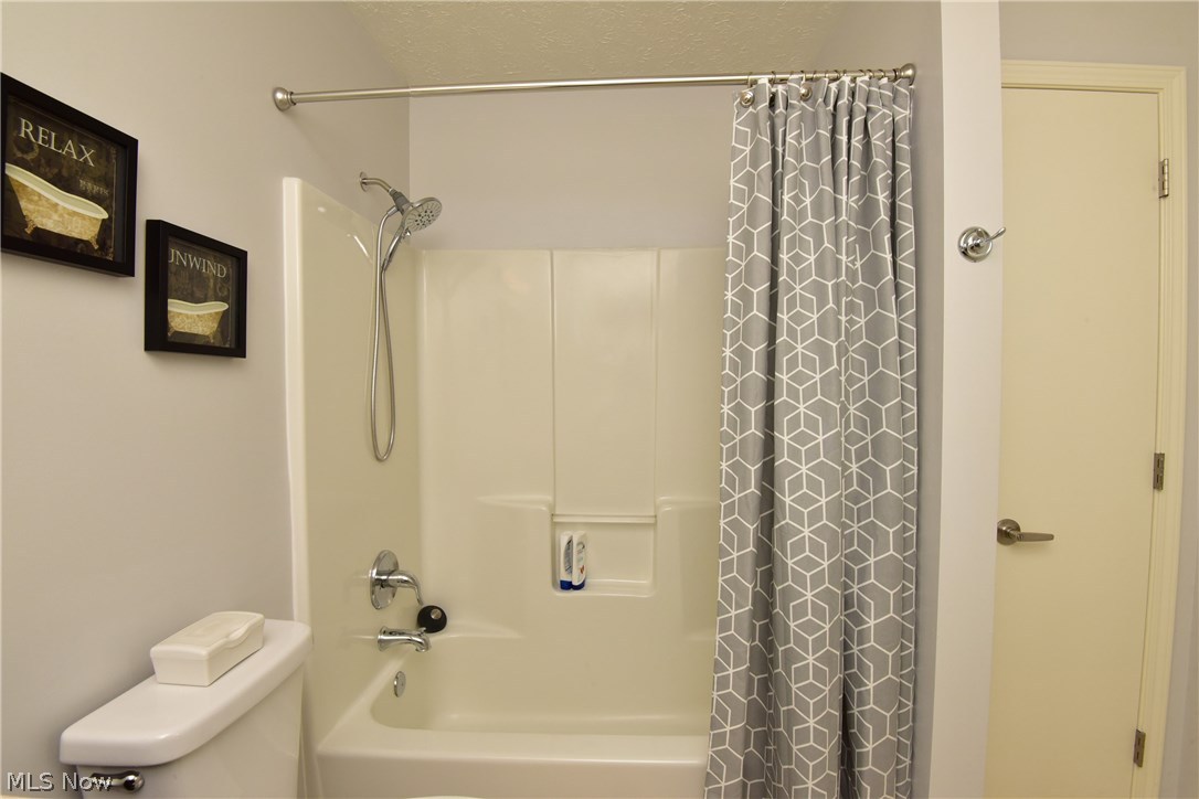 6273 Ridgeview Boulevard North Ridgeville, OH 44039 - Photo 12 of 31