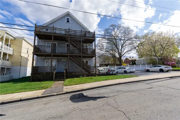 $1,900 | 43 Rivulet Street, Unit 1, Woonsocket, RI 02895