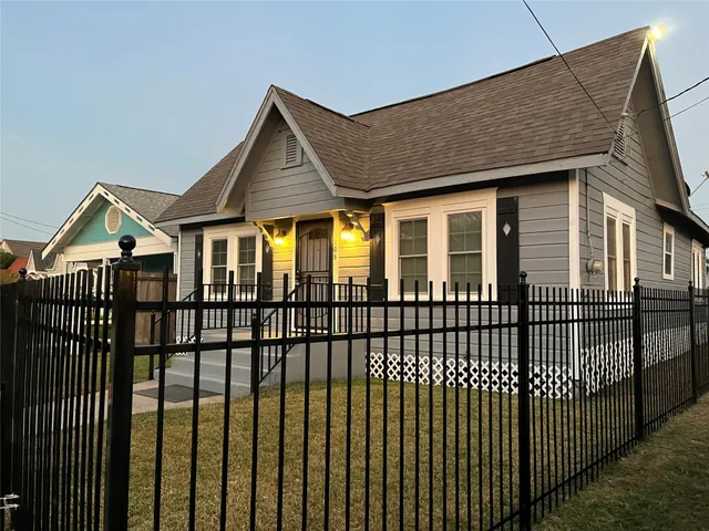 $1,800 | 106 North Eastwood Street, Houston, TX 77011