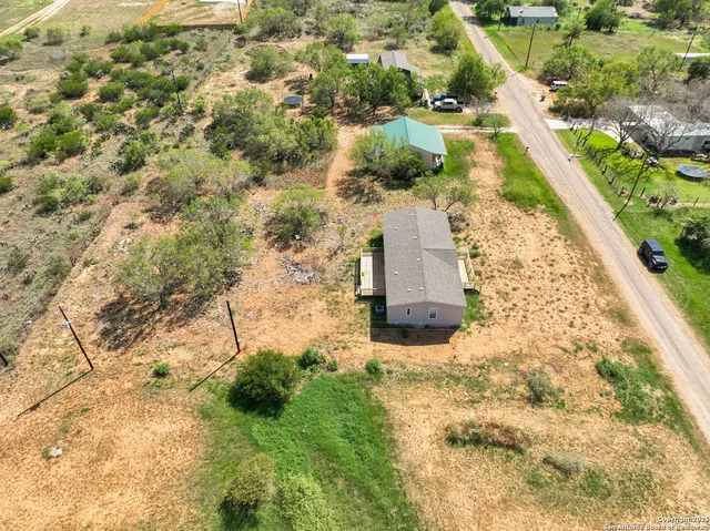 a view of a yard with plants