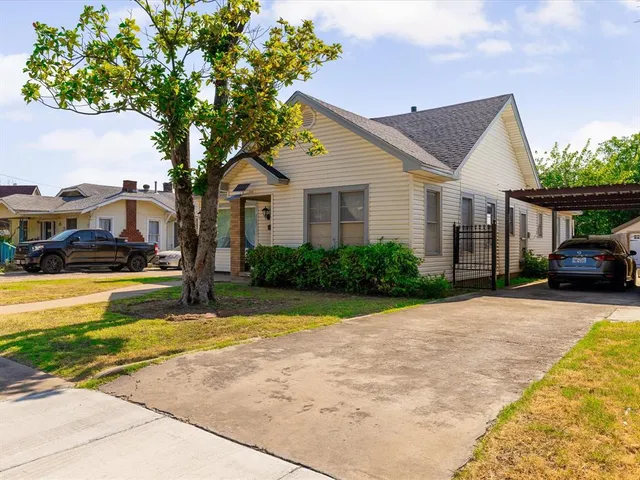 a view of house with yard and swimming pool
